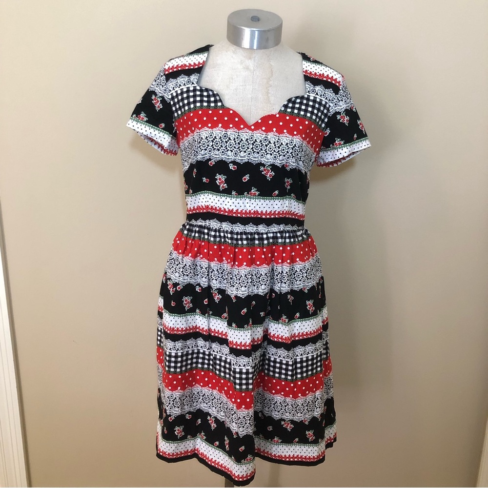ModCloth Bea and dot scalloped neckline make yourself at home dress